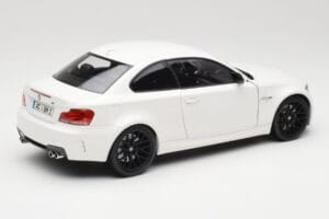 BMW 1M Coupe E82 Fehér Minichamps 1:18 110020022 Fém – 3. kép a 8-ből