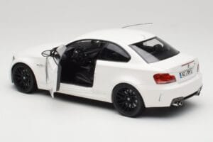 BMW 1M Coupe E82 Fehér Minichamps 1:18 110020022 Fém – 5. kép a 8-ből