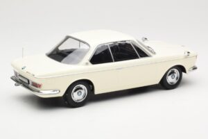 BMW 2000 CS Coupe Krémszínű KK-Scale 1:18 KKDC180121 Fém – 2. kép a 6-ből