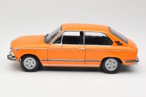 BMW 2000 Tii Touring Narancssárga Minichamps 1:18 80430145824 Fém – 4. kép a 8-ből