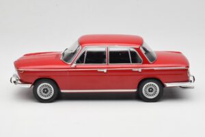 BMW 2000 121 Piros MCG 1:18 MCG18543 Fém – 3. kép a 6-ből