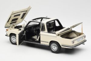 BMW 2002 Baur Kabrió E10 Chamonix Fehér AUTOart 1:18 70532 Fém – 5. kép a 8-ből