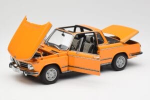 BMW 2002 E10 Kabrió Colorado Narancssárga AUTOart 1:18 80430300713 Fém – 2. kép a 8-ből