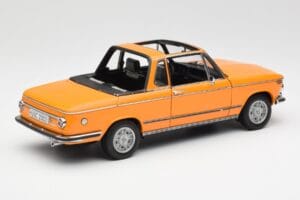 BMW 2002 E10 Kabrió Colorado Narancssárga AUTOart 1:18 80430300713 Fém – 3. kép a 8-ből