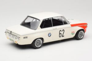 BMW 2002 tiK BMW AG #1 H. Hahne / D. Quester Class Winner Guards International 6 Hours Brands Hatch 1969 Minichamps 1:18 1556 – 2. kép a 6-ből