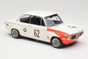 BMW 2002 tiK BMW AG #1 H. Hahne / D. Quester Class Winner Guards International 6 Hours Brands Hatch 1969 Minichamps 1:18 1556 – 4. kép a 6-ből
