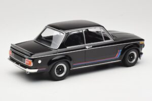 BMW 2002 Turbo Fekete Minichamps 1:18 155026204 Fém – 2. kép a 6-ből