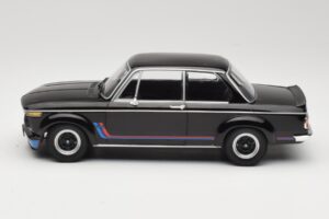 BMW 2002 Turbo Fekete Minichamps 1:18 155026204 Fém – 3. kép a 6-ből