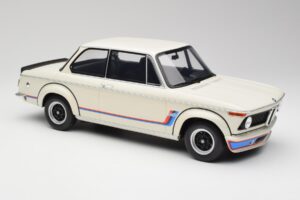 BMW 2002 Turbo E10 Chamonix Fehér Otto 1:12 G077 Gyanta – 3. kép a 5-ből
