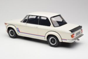 BMW 2002 Turbo E10 Chamonix Fehér Otto 1:12 G077 Gyanta – 4. kép a 5-ből