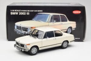BMW 2002 Fehér Kyosho 1:18 08541W Fém – 8. kép a 8-ből
