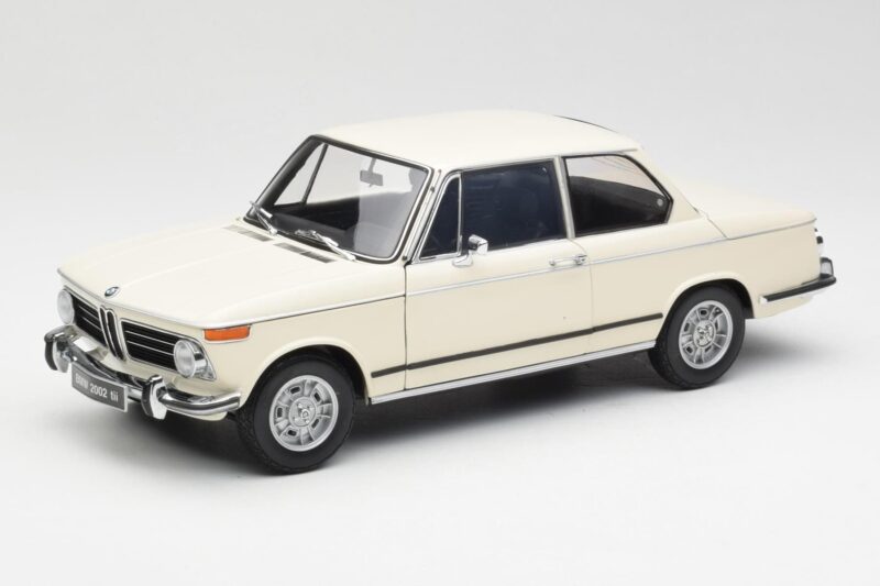 BMW 2002 Fehér Kyosho 1:18 08541W Fém