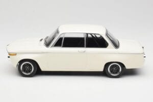 BMW 2002 Fehér Plain Body Version Minichamps 1:18 155702600 Fém – 3. kép a 6-ből