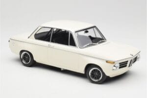 BMW 2002 Fehér Plain Body Version Minichamps 1:18 155702600 Fém – 4. kép a 6-ből