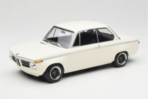 BMW 2002 Fehér Plain Body Version Minichamps 1:18 155702600 Fém