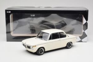 BMW 2002 Fehér Plain Body Version Minichamps 1:18 155702600 Fém – 6. kép a 6-ből