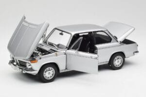 BMW 2002tii Ezüst AUTOart 1:18 80430151479 Fém – 2. kép a 8-ből