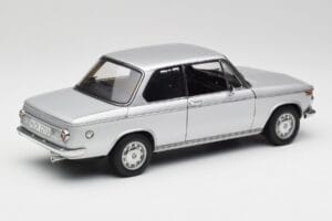 BMW 2002tii Ezüst AUTOart 1:18 80430151479 Fém – 3. kép a 8-ből