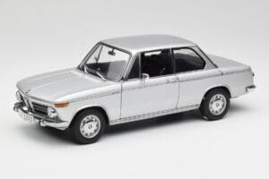 BMW 2002tii Ezüst AUTOart 1:18 80430151479 Fém