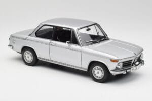 BMW 2002tii Ezüst AUTOart 1:18 80430151479 Fém – 6. kép a 8-ből