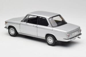 BMW 2002tii Ezüst AUTOart 1:18 80430151479 Fém – 7. kép a 8-ből