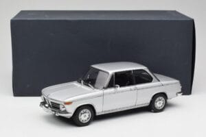 BMW 2002tii Ezüst AUTOart 1:18 80430151479 Fém – 8. kép a 8-ből