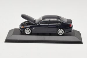 BMW 3 Series E90 Dark Blue Metallic Minichamps 1:43 80420392151-R Fém – 2. kép a 5-ből