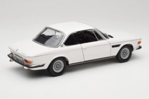BMW 3.0 CSi E9 Fehér Minichamps 1:18 180029026 Fém – 3. kép a 8-ből