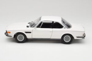 BMW 3.0 CSi E9 Fehér Minichamps 1:18 180029026 Fém – 4. kép a 8-ből