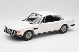BMW 3.0 CSi E9 Fehér Minichamps 1:18 180029026 Fém