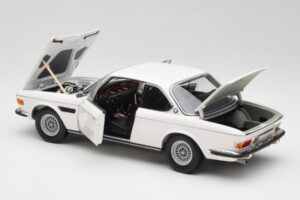BMW 3.0 CSi E9 Fehér Minichamps 1:18 180029026 Fém – 5. kép a 8-ből