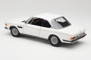 BMW 3.0 CSi E9 Fehér Minichamps 1:18 180029026 Fém – 7. kép a 8-ből