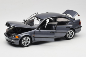 BMW 318i E46 Grey Metallic Márkakereskedői Kiadás UT Models 1:18 80430028459 Fém – 2. kép a 8-ből