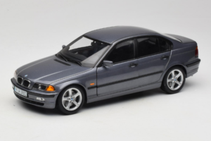 BMW 318i E46 Grey Metallic Márkakereskedői Kiadás UT Models 1:18 80430028459 Fém