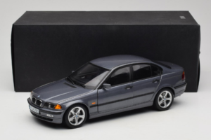 BMW 318i E46 Grey Metallic Márkakereskedői Kiadás UT Models 1:18 80430028459 Fém – 8. kép a 8-ből