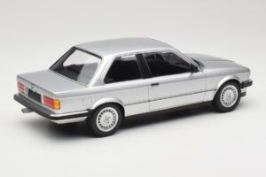 BMW 323i E21 Ezüst Minichamps 1:18 155026001 Fém – 2. kép a 6-ből