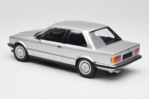 BMW 323i E21 Ezüst Minichamps 1:18 155026001 Fém – 5. kép a 6-ből