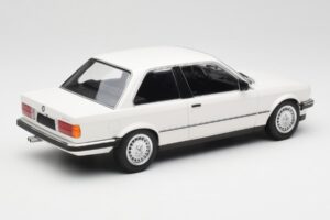 BMW 323i E21 Fehér Minichamps 1:18 155026005 Fém – 2. kép a 6-ből