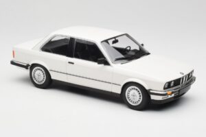 BMW 323i E21 Fehér Minichamps 1:18 155026005 Fém – 4. kép a 6-ből