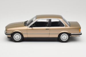 BMW 323i E30 Brown Metallic Minichamps 1:18 155026004 Fém – 3. kép a 6-ből