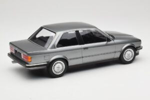 BMW 323i E30 Grey Metallic Minichamps 1:18 155026006 Fém – 2. kép a 6-ből