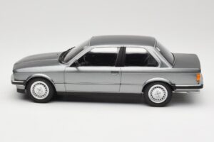 BMW 323i E30 Grey Metallic Minichamps 1:18 155026006 Fém – 3. kép a 6-ből