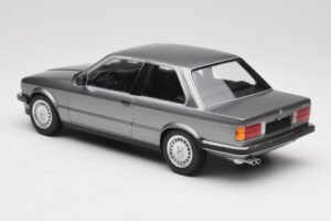 BMW 323i E30 Grey Metallic Minichamps 1:18 155026006 Fém – 5. kép a 6-ből