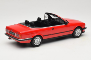 BMW 325i E30 Kabrió Élénkpiros Otto 1:18 OT1194 Gyanta – 2. kép a 6-ből