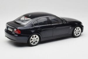 BMW 330i E46 Fekete Kyosho 1:18 08731RB Fém – 3. kép a 8-ből