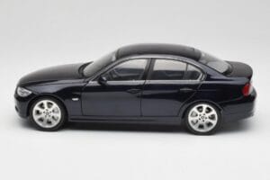 BMW 330i E46 Fekete Kyosho 1:18 08731RB Fém – 4. kép a 8-ből