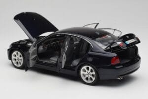 BMW 330i E46 Fekete Kyosho 1:18 08731RB Fém – 5. kép a 8-ből
