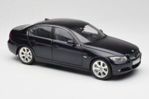 BMW 330i E46 Fekete Kyosho 1:18 08731RB Fém – 6. kép a 8-ből