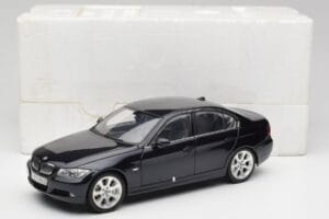 BMW 330i E46 Fekete Kyosho 1:18 08731RB Fém – 8. kép a 8-ből