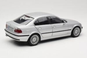 BMW 330i E46 Ezüst UT 1:18 80430302328 Fém – 3. kép a 8-ből